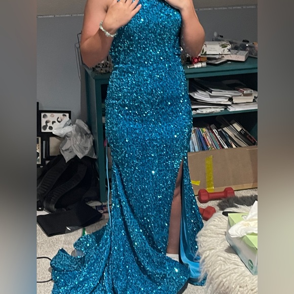 Prom/Evening/Black Tie Dress! Amarra size 6. - Picture 4 of 5